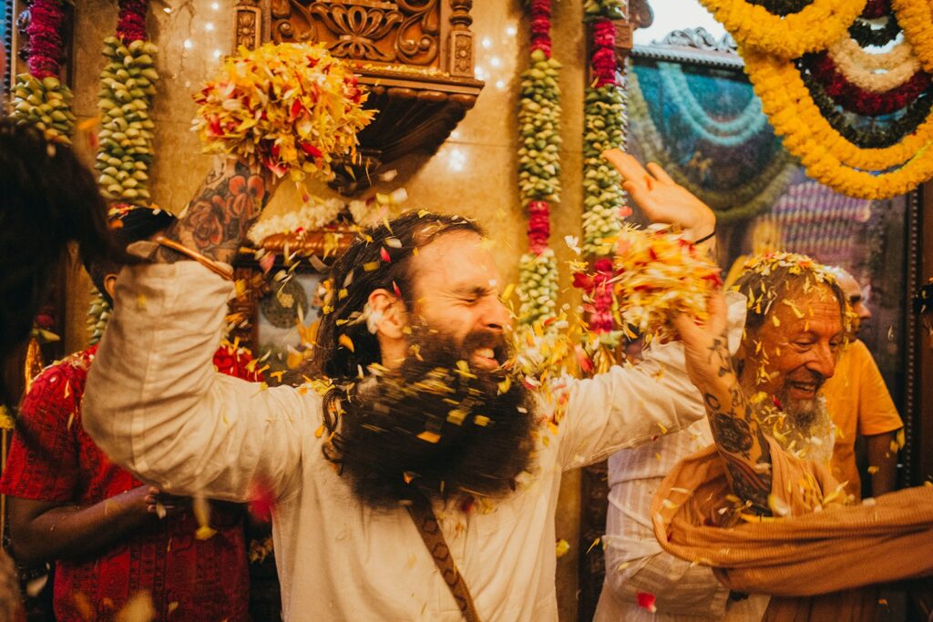 pilgrim-magazine-finding-god-shaktipat-awakening-in-india-chapter -5a